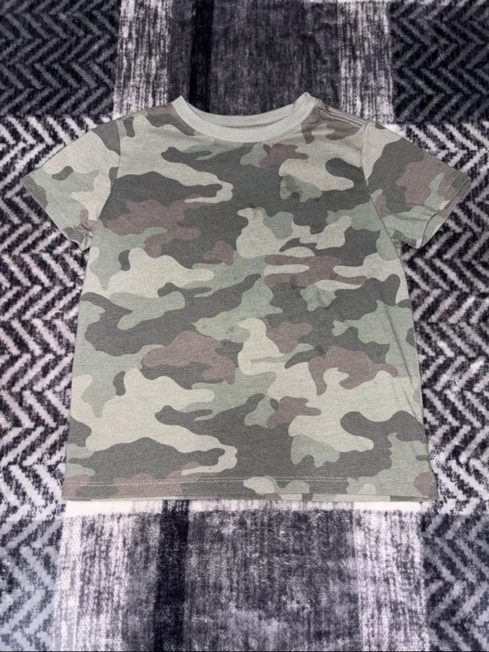 💰Cat & Jack Green Camo Short-Sleeve Tee